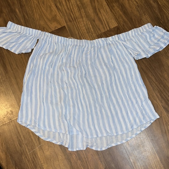 NWT Moral Fiber junior xl blue and white flowy top. - Picture 5 of 5